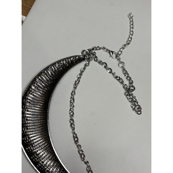 Black & Silver Bib Statement Necklace With Iridescent Accents Adjustable Chain L - Picture 9 of 9